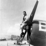 Pisa - O Asp. Fernando de Barros Morgado sobre o cubo da hélice do P-47D-25-RE s/n 42-26772 &quot;B1&quot;
Foto: via Renato Figueiredo.
